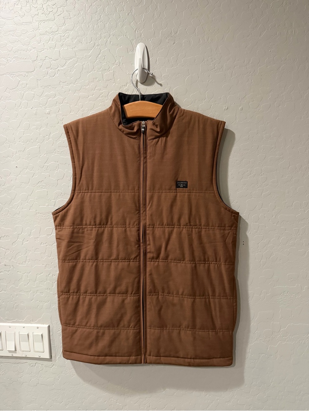 Travis Mathew Cold Heart 2.0 Full Zip Golf Vest Medium Bin 1